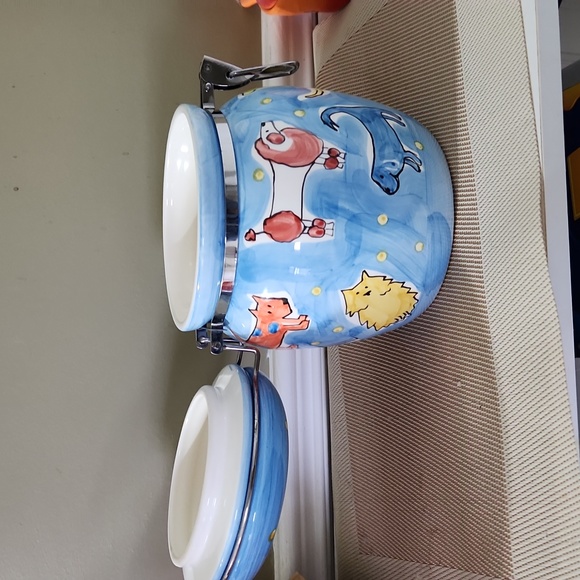 Dog treat container - Picture 2 of 4